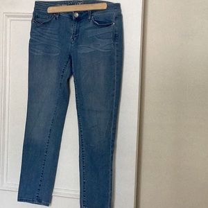 Ann taylor loft jeans sz 28 / 6 Straight leg Excellent condition